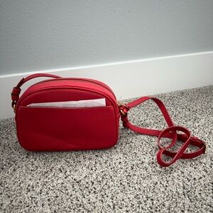 DEVON CAMERA BAG WITH DETACHABLE STRAP - maple red
